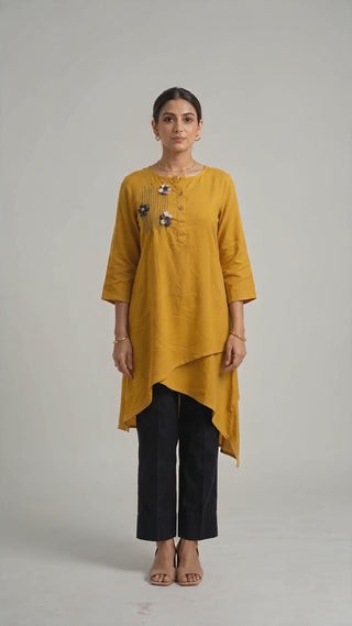 Yellow Bloom Asymmetric coord set